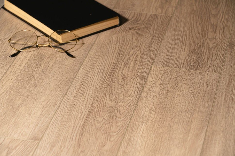 Виниловый ламинат "Bonkeel" Style Дуб Гарднер (1200*125*4 мм) — купить в Юрге