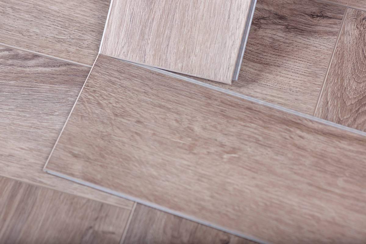 Замковая ПВХ плитка "Aberhof" Carmelita 2626 (615*123*5 мм) — купить в Юрге